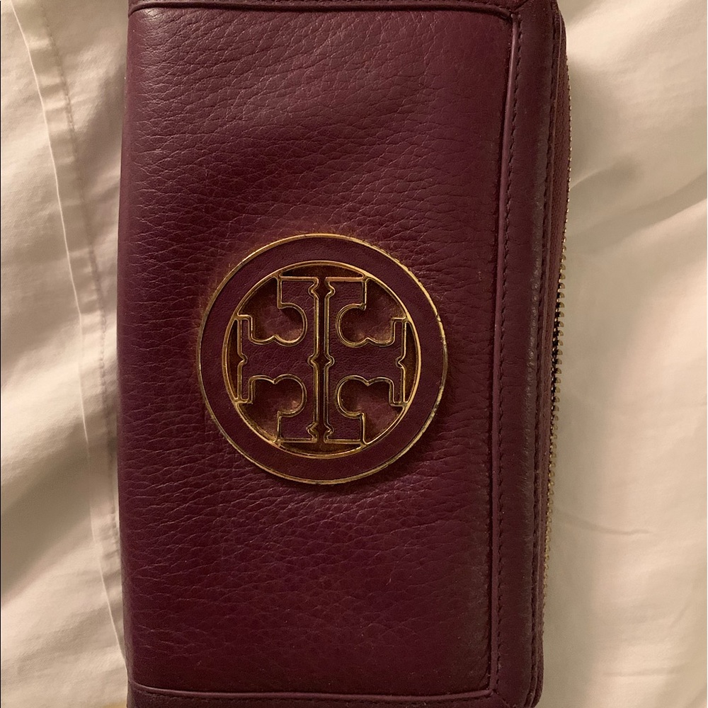Tory Burch Zip Around Wallet